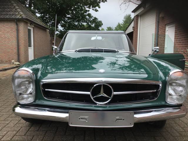Mercedes-Benz 230 SL
