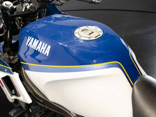 Yamaha FZ 750