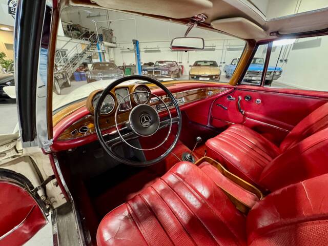 Mercedes-Benz 220 SE b