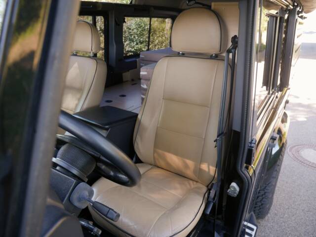 Land Rover Defender 110