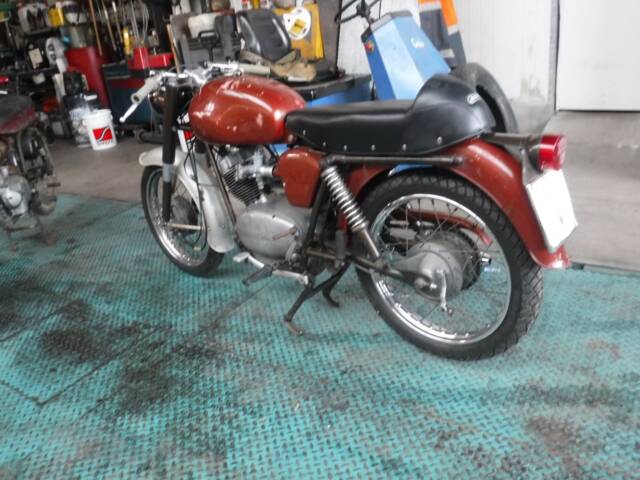 Moto Guzzi Stornello 125