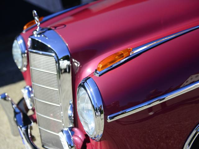 Mercedes-Benz 220 S Cabriolet