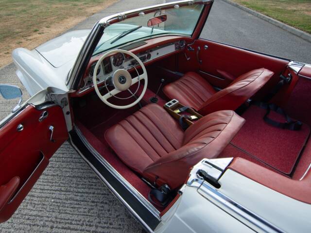 Mercedes-Benz 230 SL