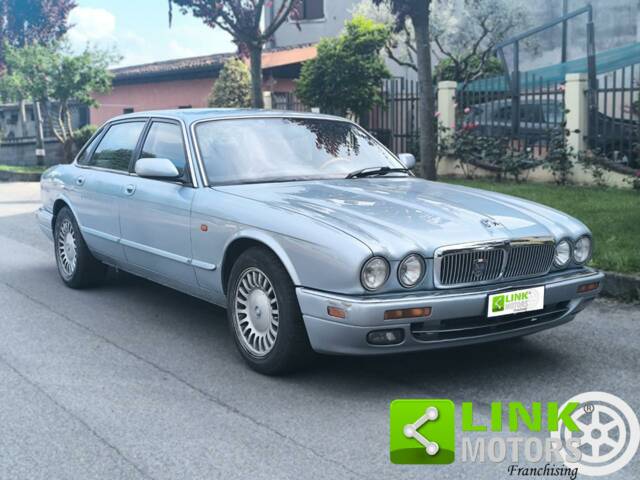 Image 1/10 of Jaguar XJ 6 4.0 Sovereign (1995)
