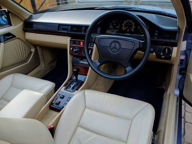 Mercedes-Benz 320 CE