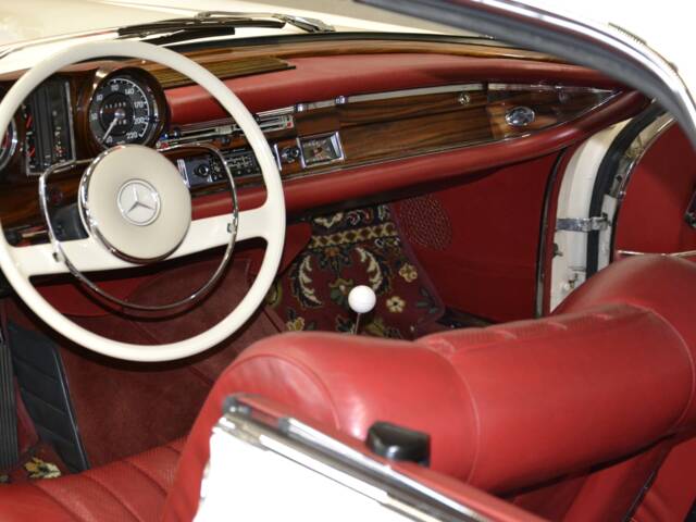 Mercedes-Benz 250 SE