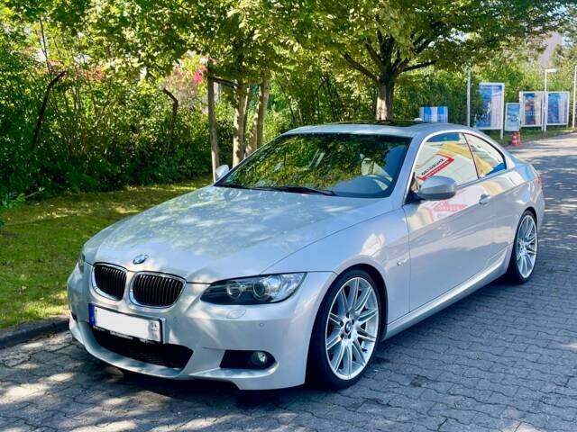 Bild 1/28 von BMW 325d (2010)