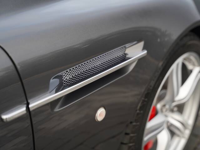 Aston Martin DB 9