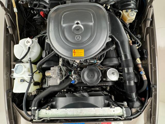 Mercedes-Benz 560 SL