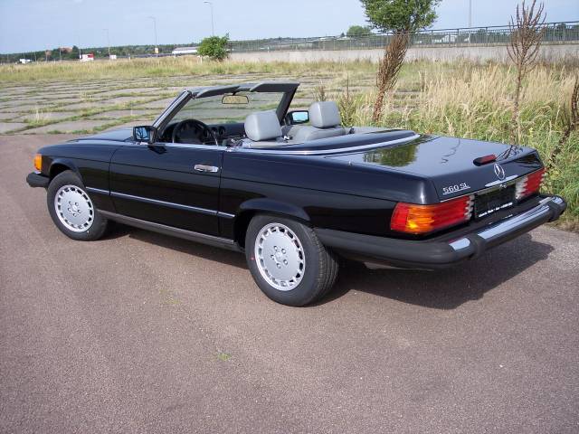 Mercedes-Benz 560 SL