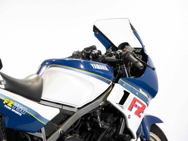 Yamaha FZ 750