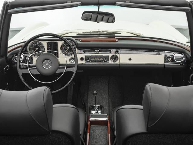 Mercedes-Benz 280 SL