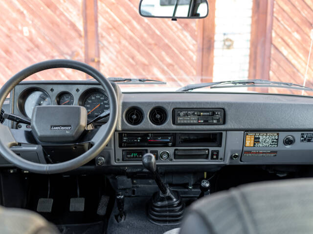 Toyota Land Cruiser HJ61 GX