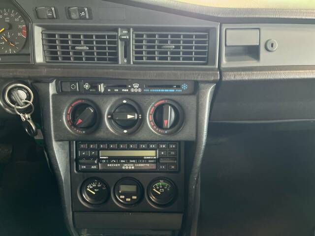 Mercedes-Benz 190 E 2.3-16