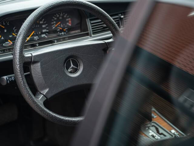 Mercedes-Benz 190 E