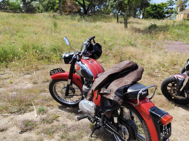 BSA B 44