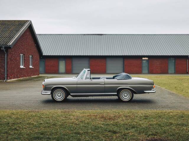 Mercedes-Benz 250 SE