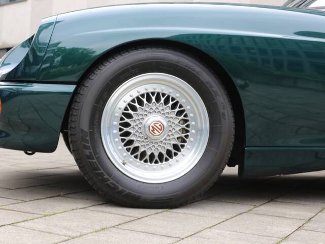 MG RV8