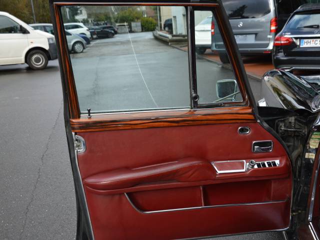 Mercedes-Benz 600