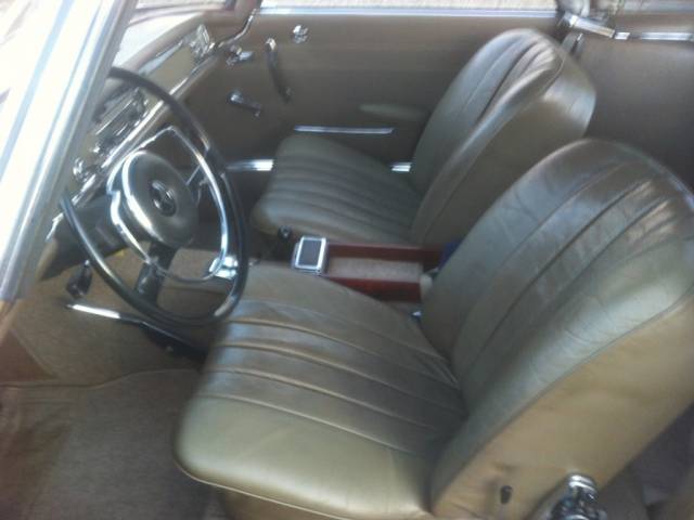 Mercedes-Benz 230 SL
