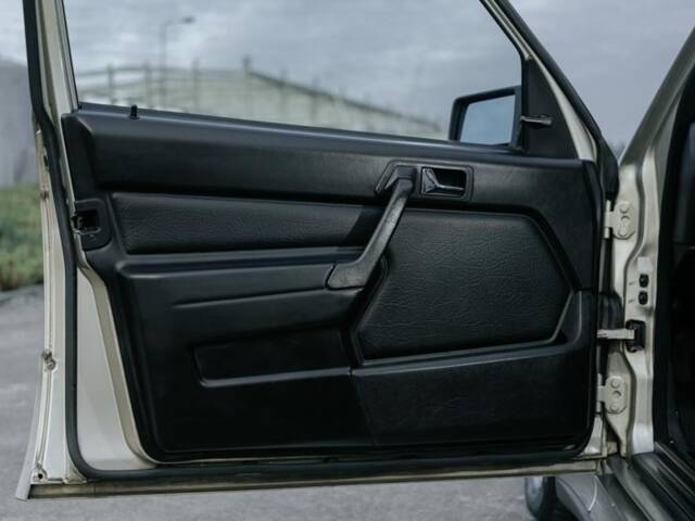 Mercedes-Benz 190 E 2.3-16