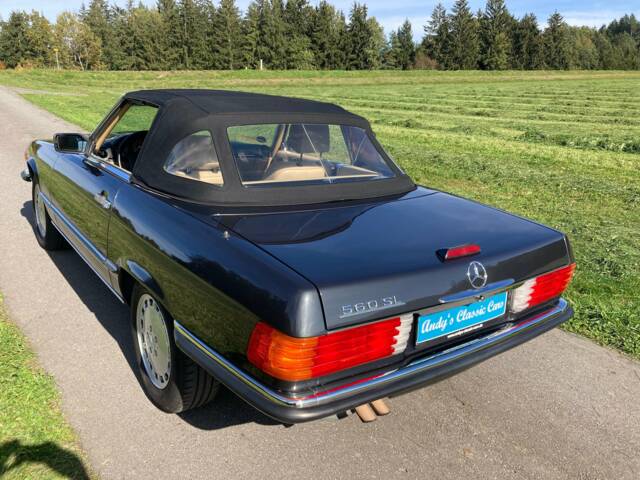 Mercedes-Benz 560 SL