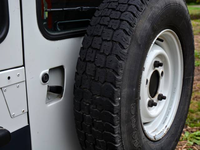 Land Rover Defender 110