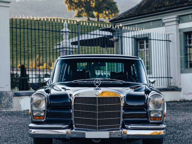 Mercedes-Benz 600