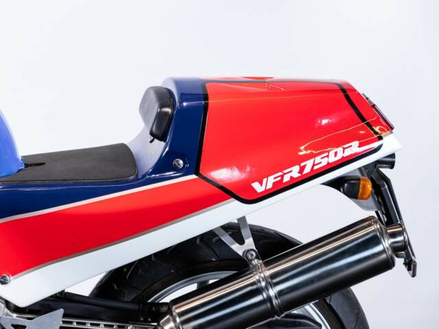 Honda VFR 750R RC 30