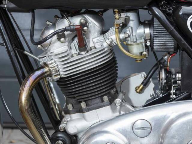 Norton Commando 750 Roadster