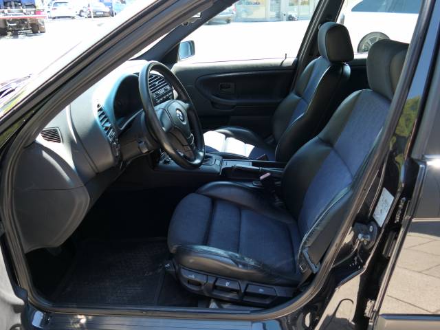 BMW 328i