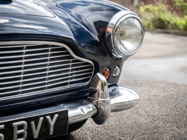 Aston Martin DB 4