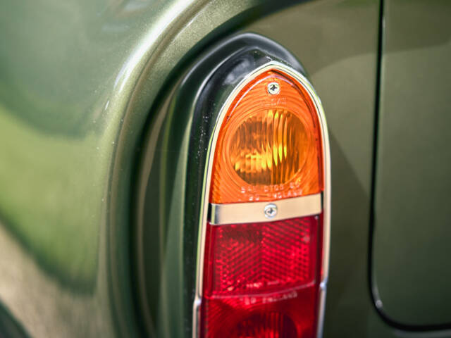 Aston Martin DB 6 Mk II