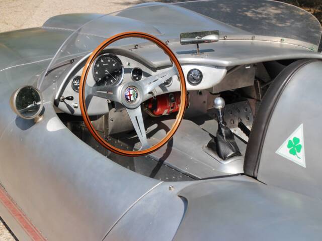 Alfa Romeo Montreal
