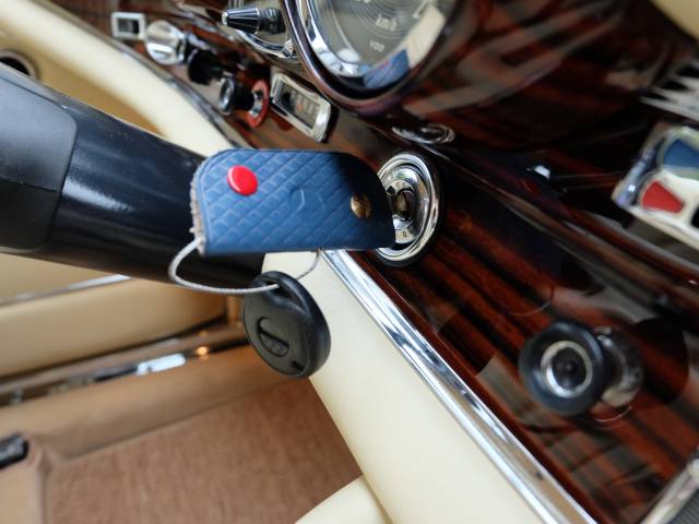 Mercedes-Benz 300 SE