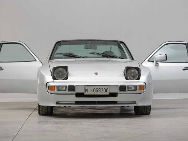 Porsche 944