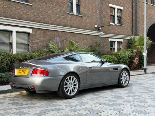 Aston Martin V12 Vanquish S