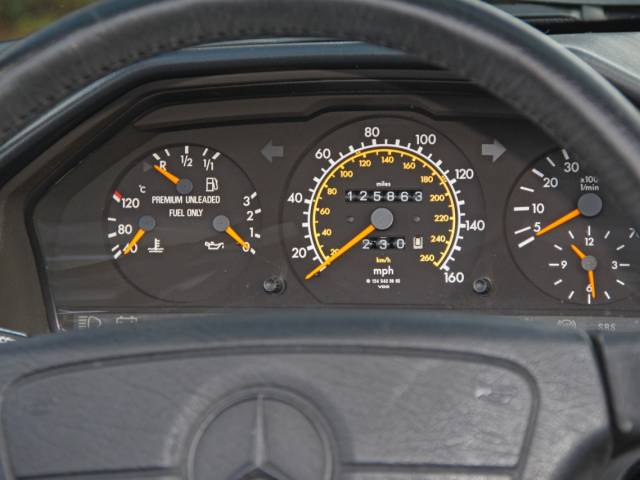 Mercedes-Benz E 320