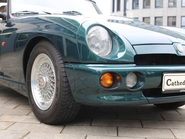 MG RV8
