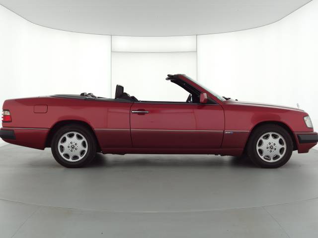 Mercedes-Benz 300 CE-24