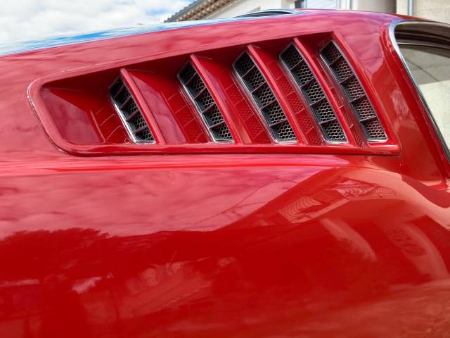 Ford Mustang 289 - Ford Mustang 65 Fastback. Détails extérieurs.