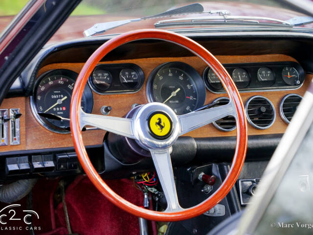 Ferrari 330 GT 2+2