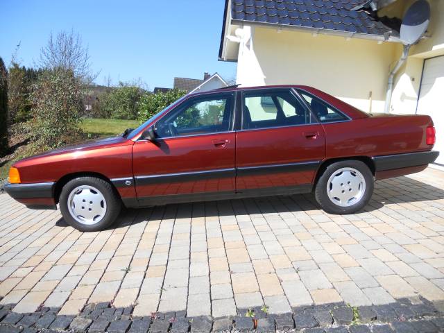 Audi 100 - 2.3E
