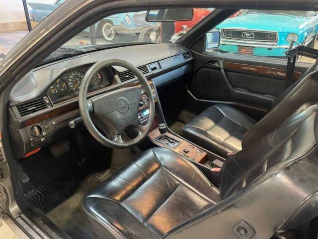 Mercedes-Benz 220 CE
