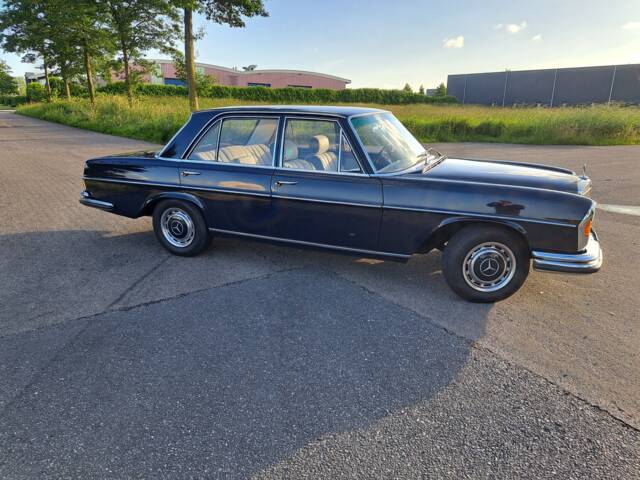 Mercedes-Benz 250 S