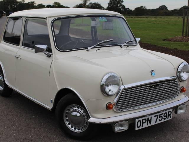 Image 1/21 of Austin Mini Traveller (1976)