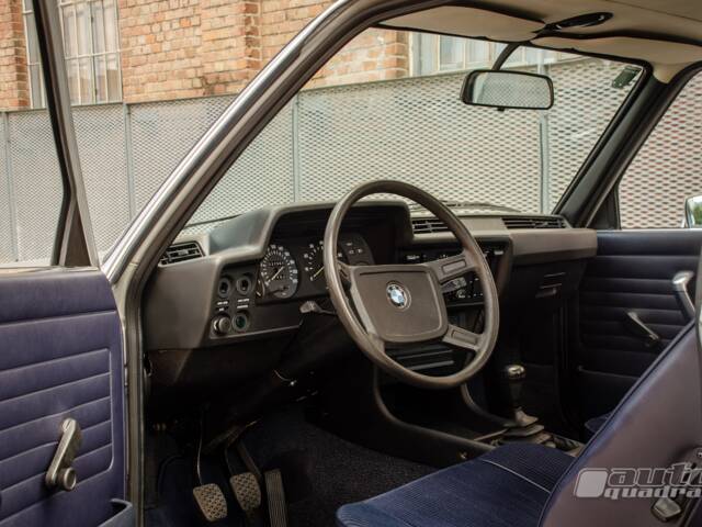 BMW 323i