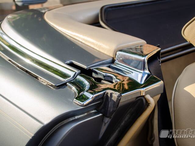 Mercedes-Benz 560 SL