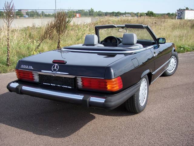 Mercedes-Benz 560 SL