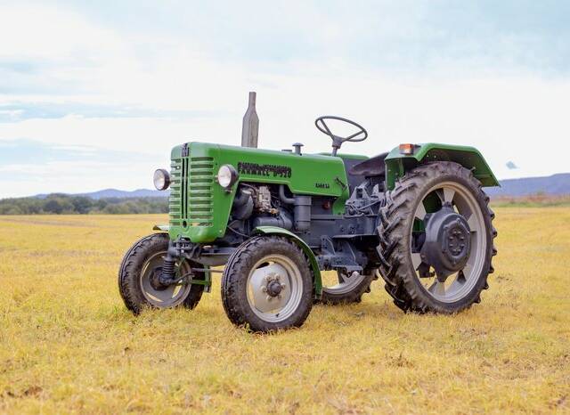 Afbeelding 1/7 van IHC McCormick-Deering Farmall D-320 (1959)